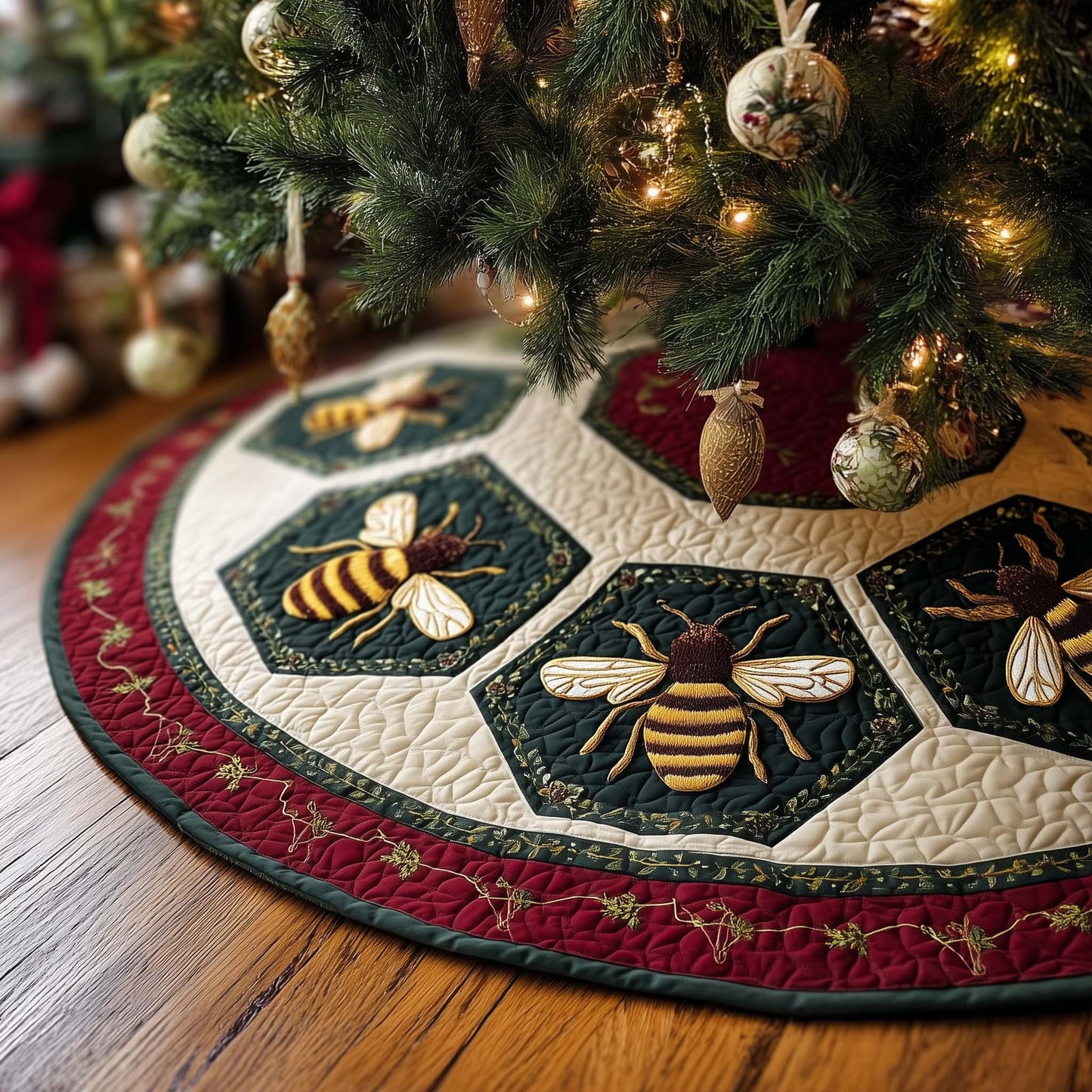 Bee Quilted Tree Skirt GFTOMA7202